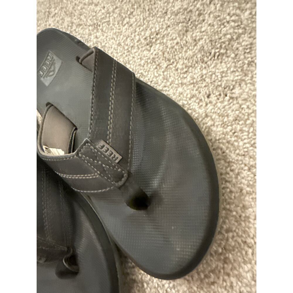 Reef Element TQT Mens Black Flip Flop Sandals with Bottle Opener, US 9 - Picture 2 of 6